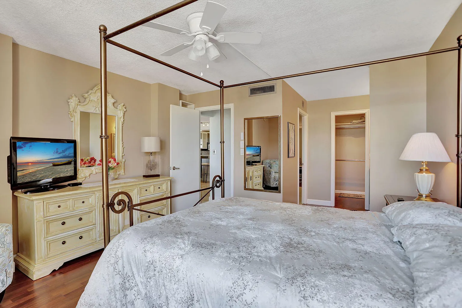 DOUBLE CONDO UNIT 6020