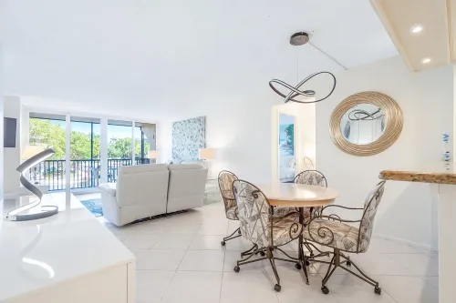 5965ddb1afc0580d0e2216619817cd41-uncropped_scaled_within_1344_1008