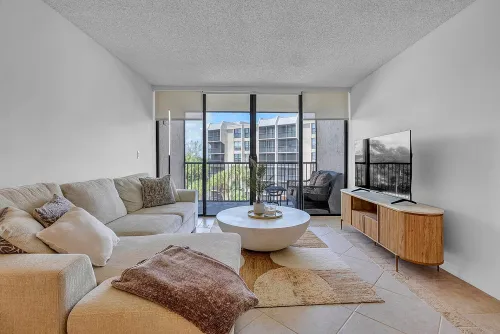 7e80d22147e4d381fc845d39a200a0b6-uncropped_scaled_within_1536_1152