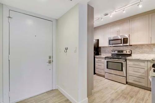 9-royal-palm-way-unit-105-boca-raton-fl-building-photo_1