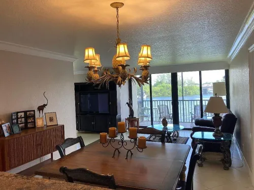 9602002aaedcbd780a689d31170fc5e4-uncropped_scaled_within_1344_1008