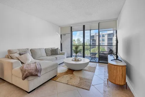 9abeee47717678d2e49e7fc8d6f10ada-uncropped_scaled_within_1536_1152