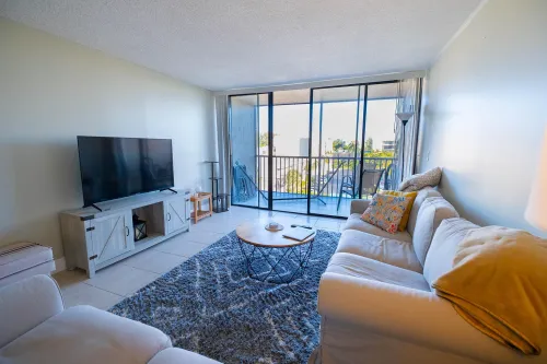 c72fe946eff750b526abd47b95b1d185-uncropped_scaled_within_1536_1152